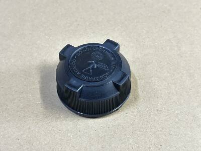 TEMPRA TİPO RADYATÖR EK DEPO KAPAĞI SİYAH 46521714
